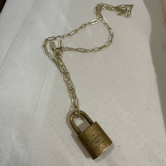 Lock necklace - Picture 3 of 4